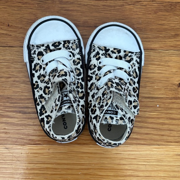 Converse Kids Sneakers with Leopard Pattern - Picture 1 of 4
